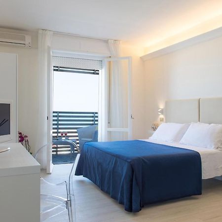 Kiss Beachfront Hotel & Restaurant Червія Екстер'єр фото