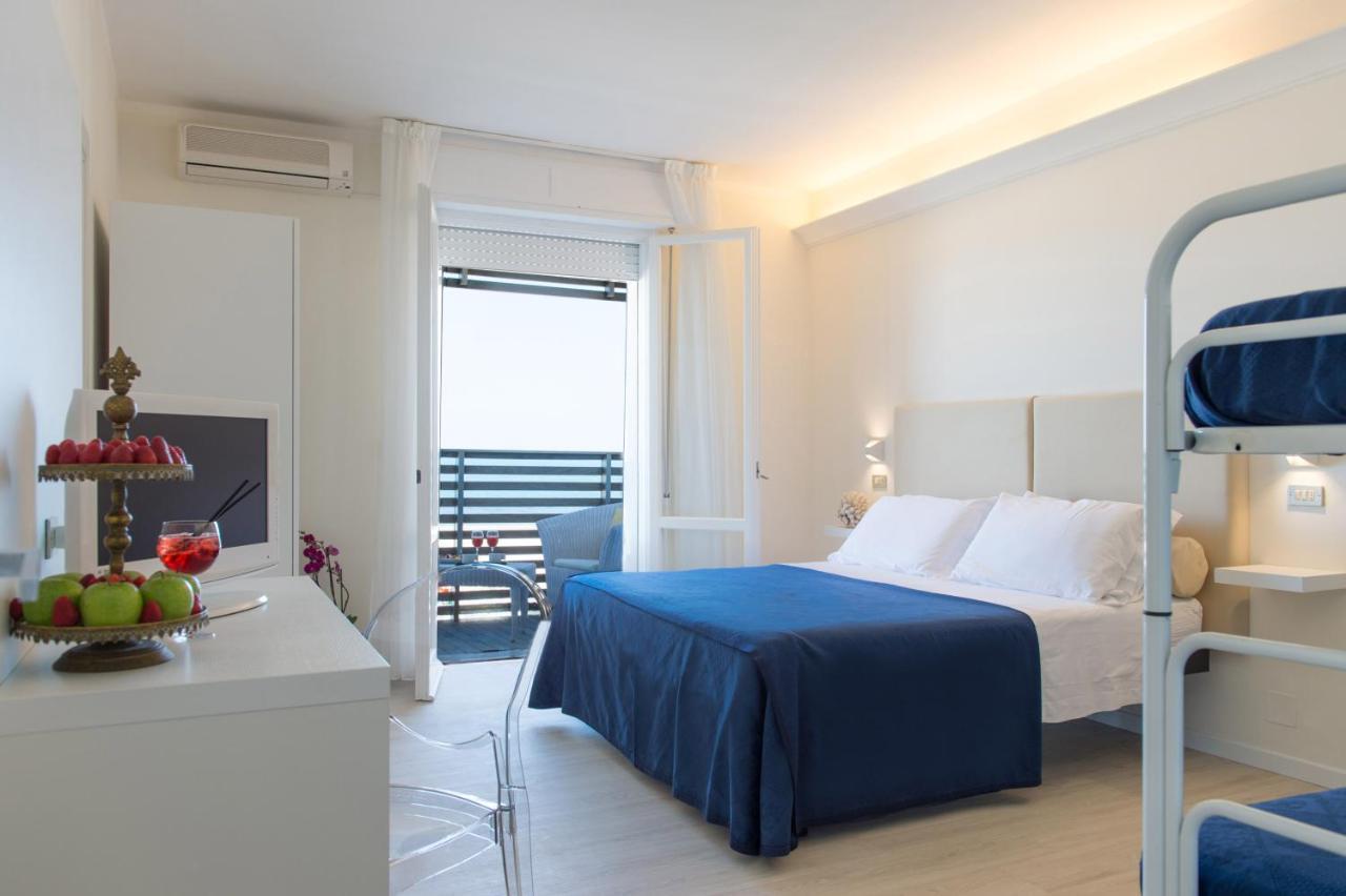 Kiss Beachfront Hotel & Restaurant Червія Екстер'єр фото