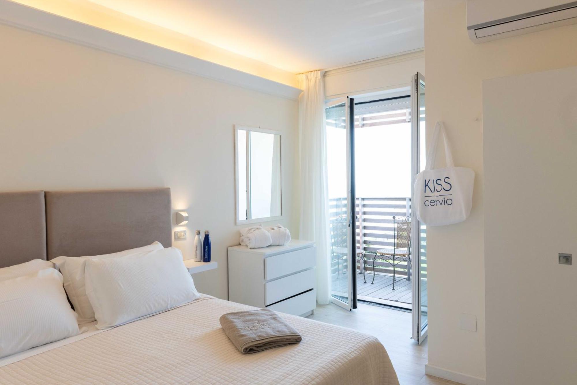 Kiss Beachfront Hotel & Restaurant Червія Екстер'єр фото