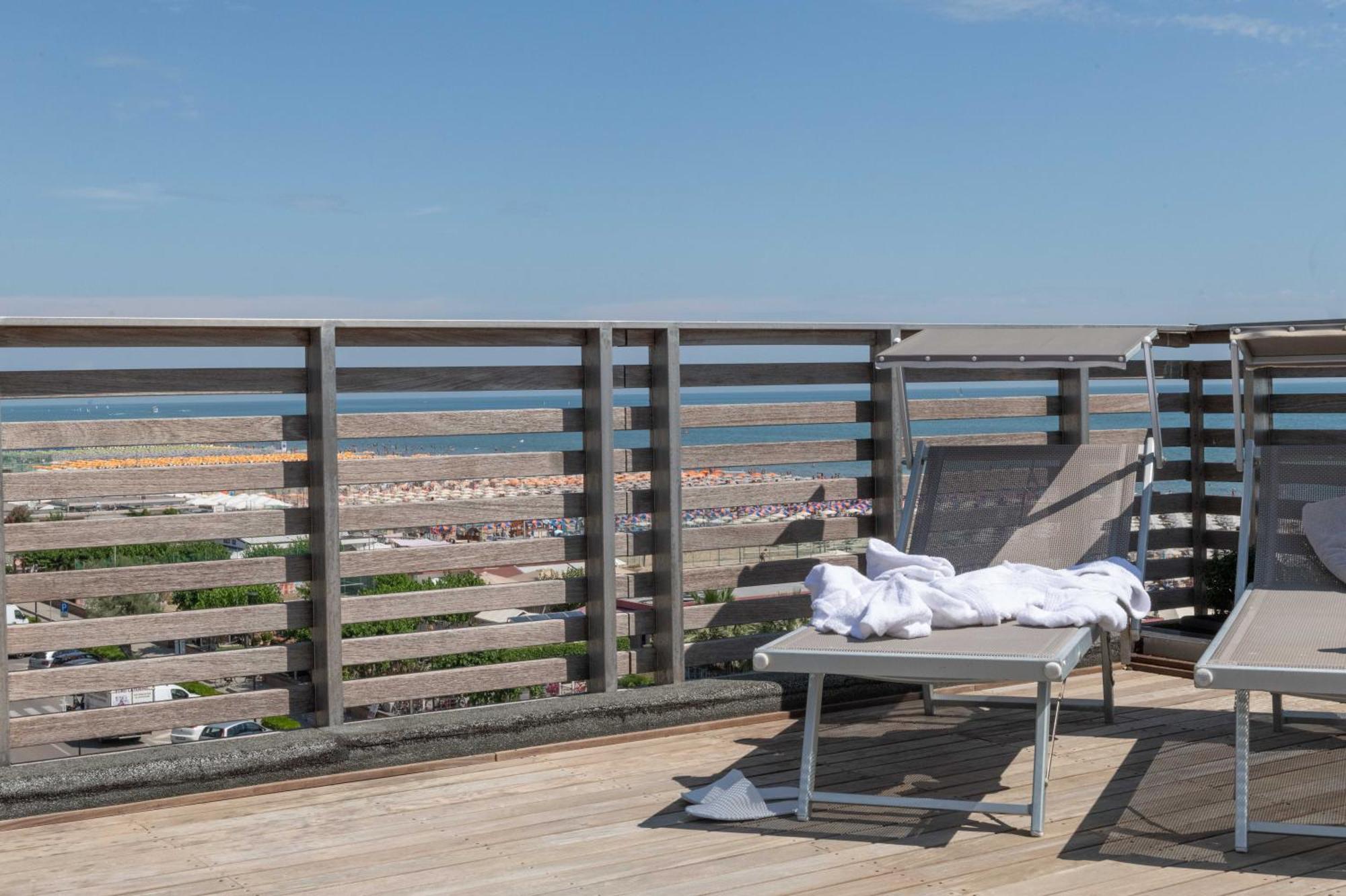 Kiss Beachfront Hotel & Restaurant Червія Екстер'єр фото