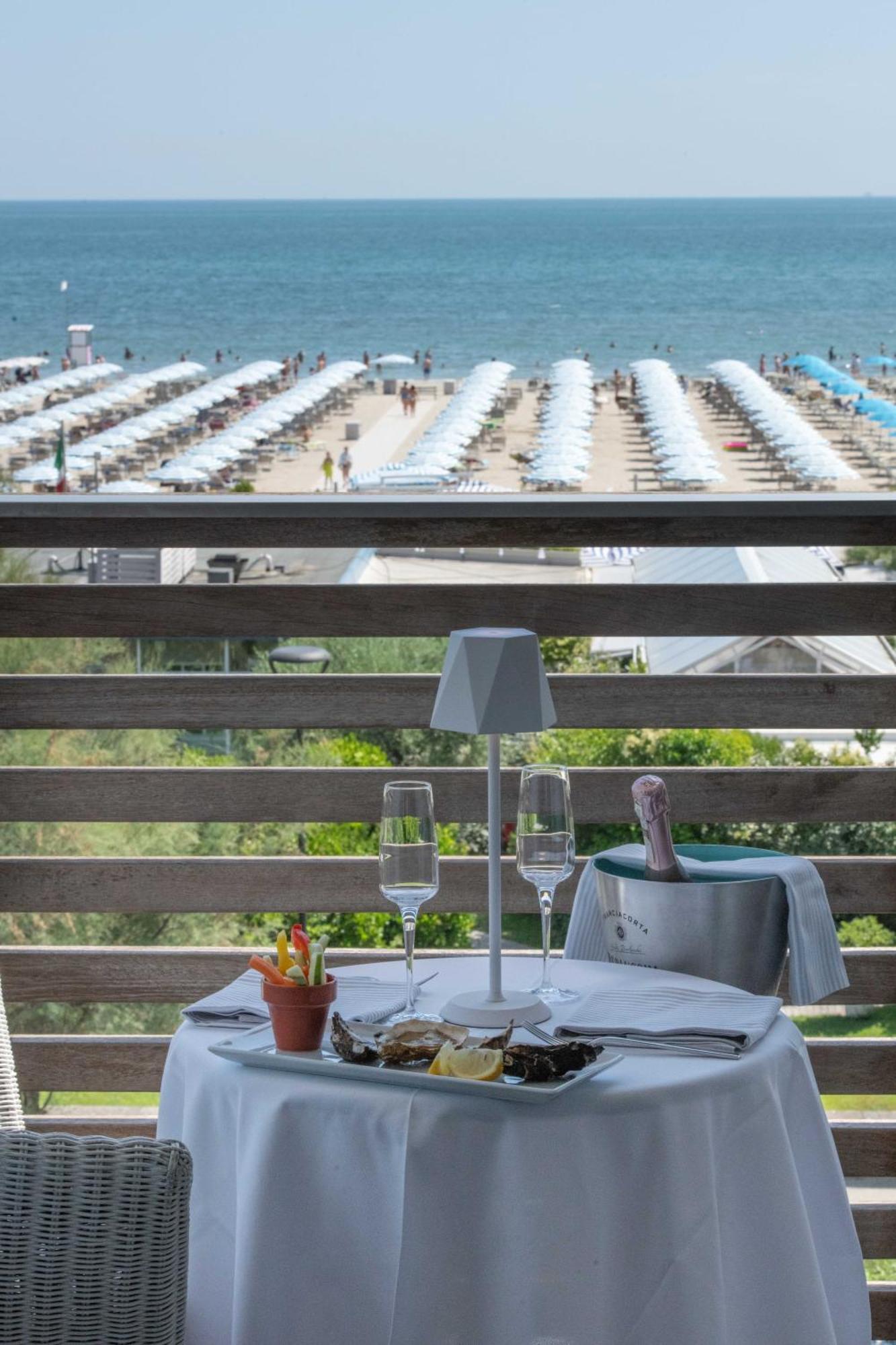 Kiss Beachfront Hotel & Restaurant Червія Екстер'єр фото