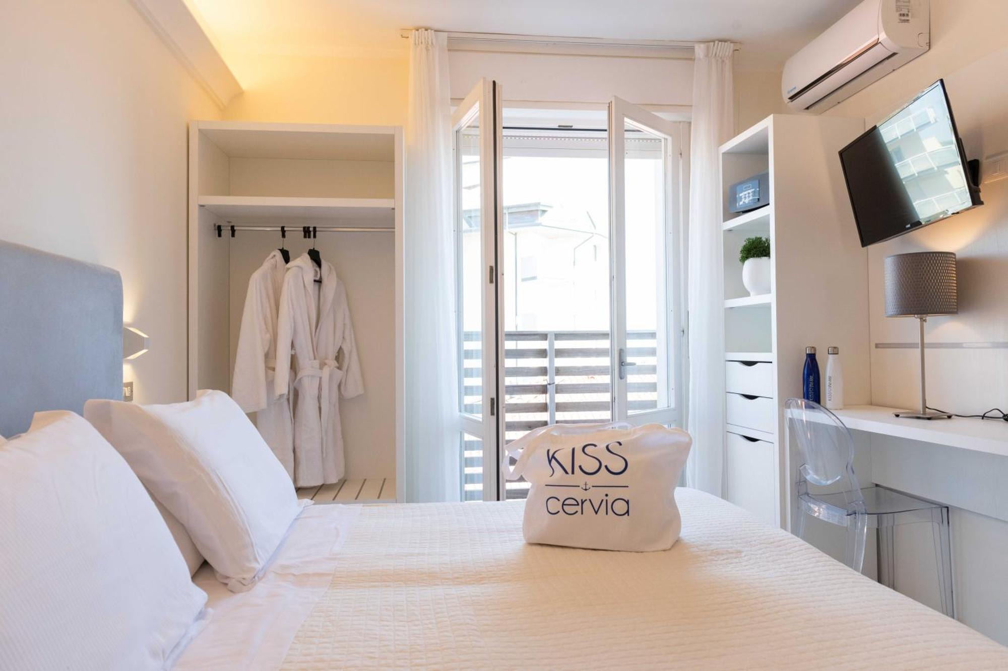 Kiss Beachfront Hotel & Restaurant Червія Екстер'єр фото
