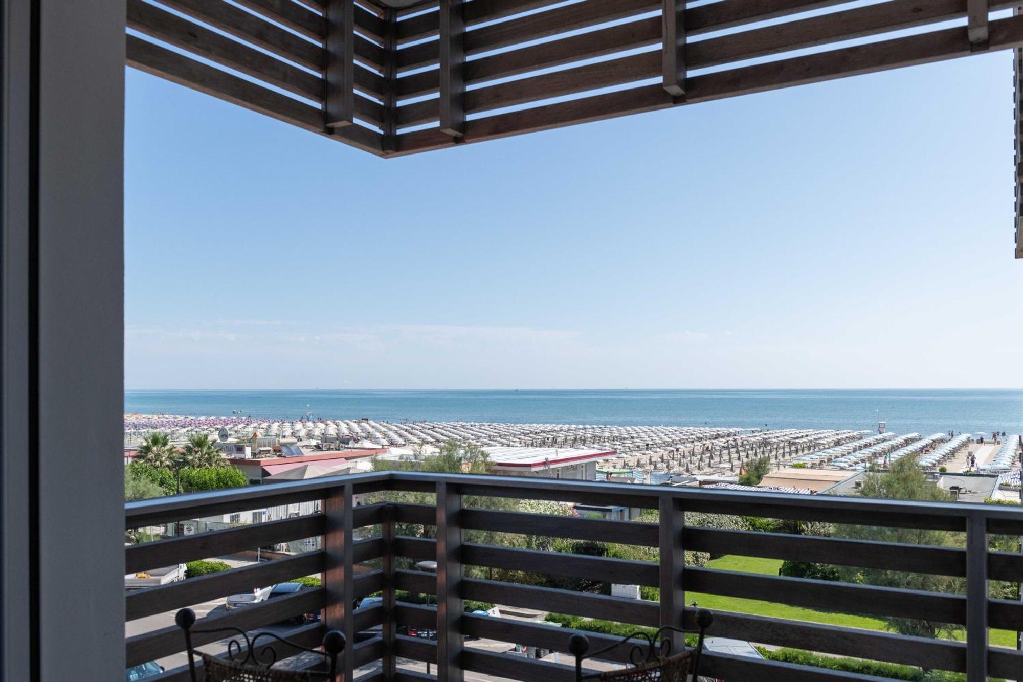 Kiss Beachfront Hotel & Restaurant Червія Екстер'єр фото