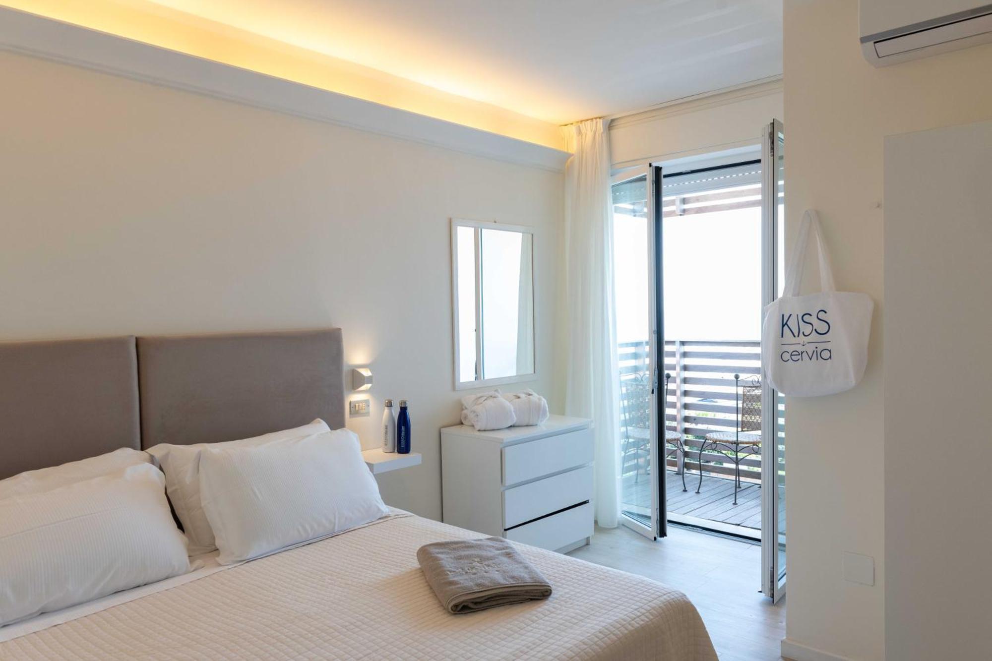 Kiss Beachfront Hotel & Restaurant Червія Екстер'єр фото