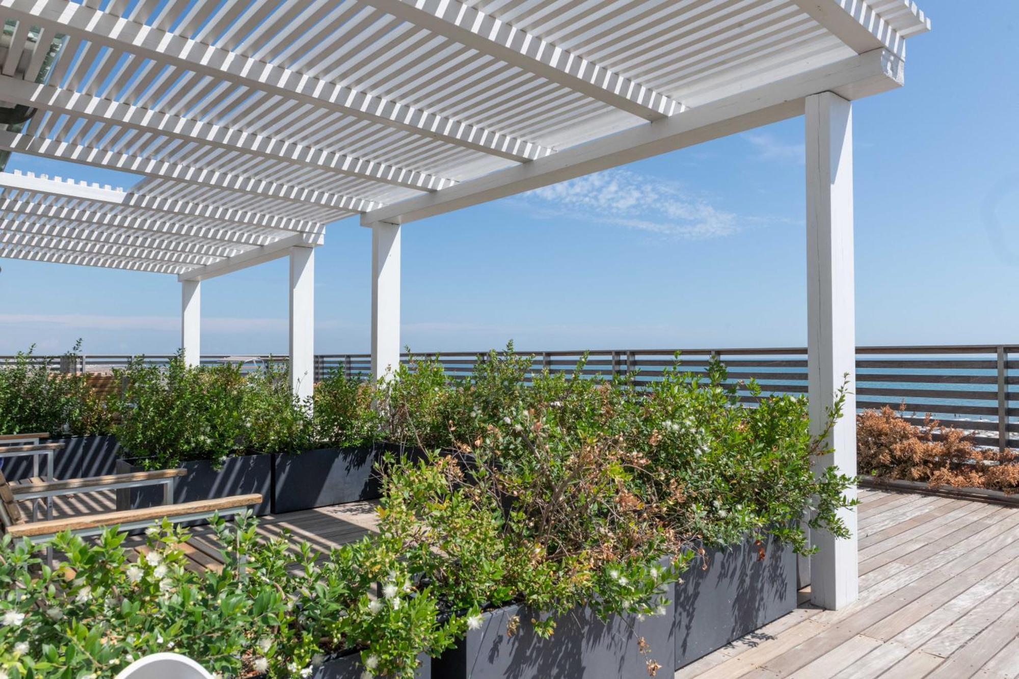 Kiss Beachfront Hotel & Restaurant Червія Екстер'єр фото