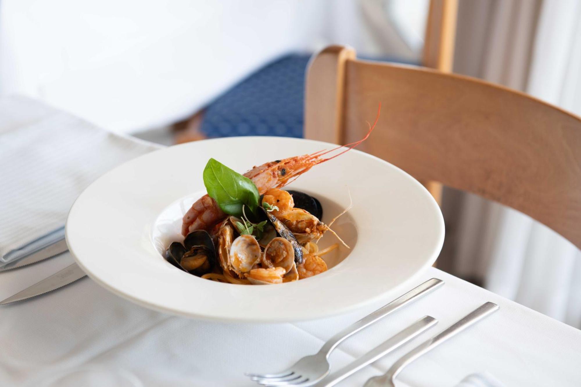 Kiss Beachfront Hotel & Restaurant Червія Екстер'єр фото