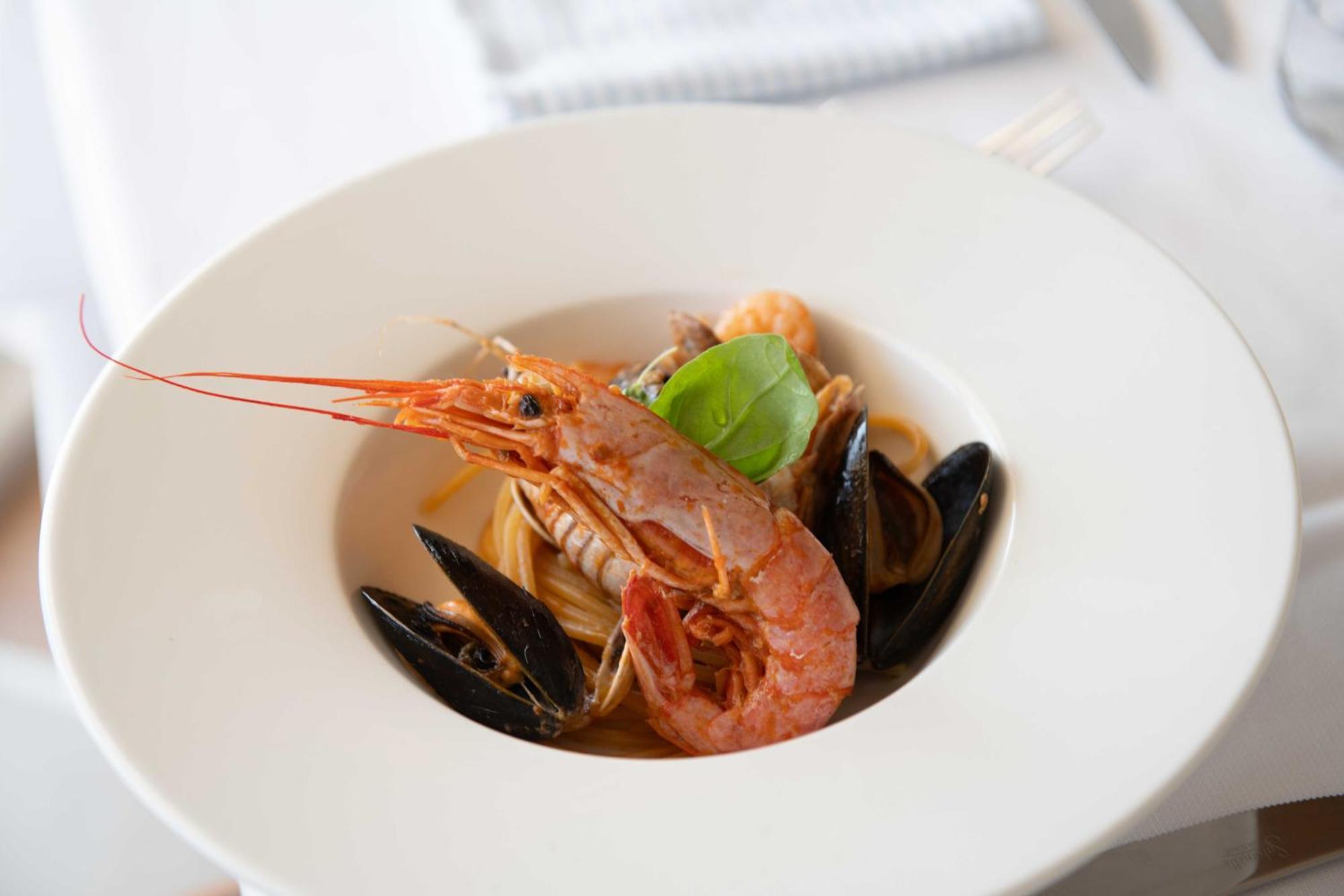Kiss Beachfront Hotel & Restaurant Червія Екстер'єр фото